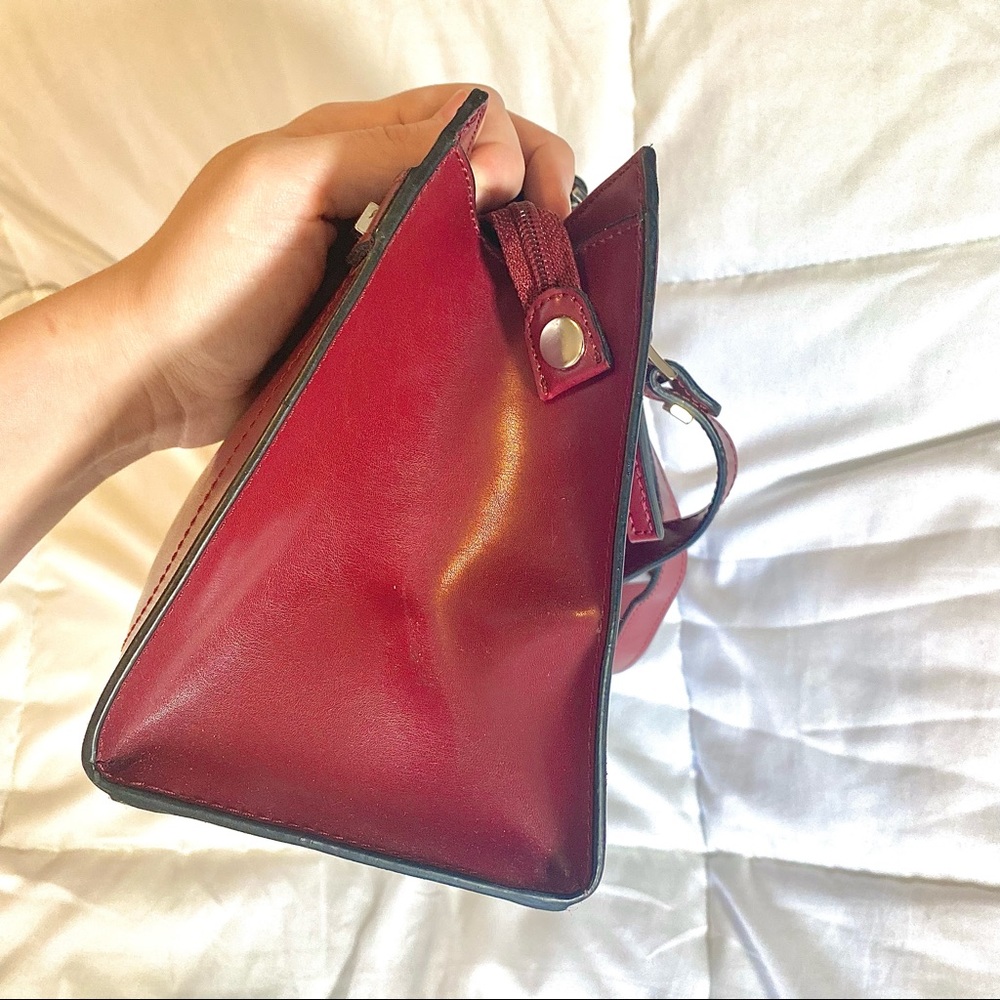 X SOLD X
VINTAGE Y2K GUESS SHOULDER BAG - Picture 4 of 6